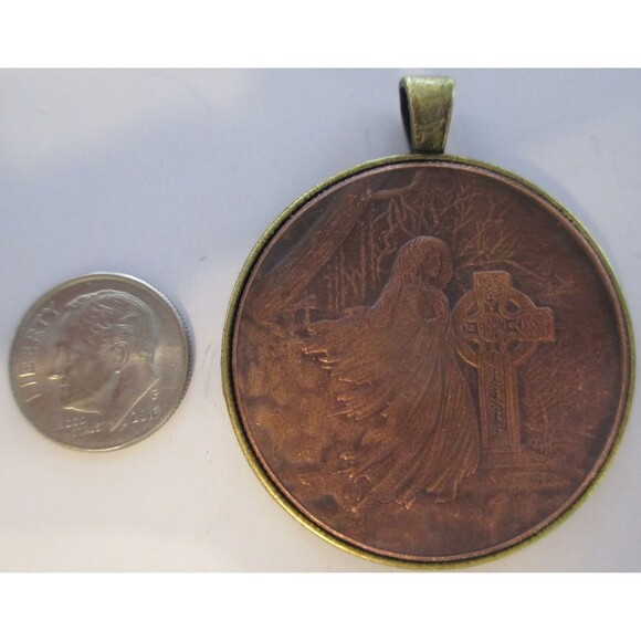 Celtic Lore - Banshi ( The Foreteller of Death) -Coin/Pendant - Picture 3 of 4